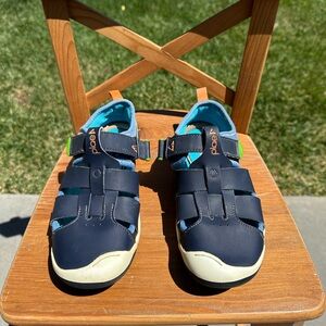 PLAE SAM sandals in excellent condition 💙